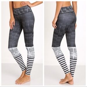 ONZIE Printed LEGGINGS Yoga Pilates Barre XS